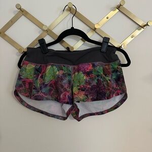 Lululemon speed up shorts, size 4 low rise 2.5 inch